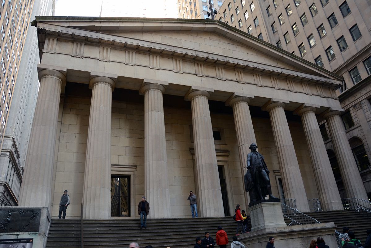 19-1 George Washington Statue in Front Of Federal Hall On Wall St In